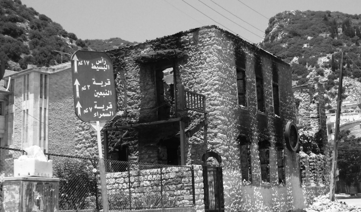 Il centro culturale di Kassab bruciato dai terrroristi. Foto: Latakia News Network Il centro culturale di Kassab bruciato dai terrroristi. Foto: Latakia News Network